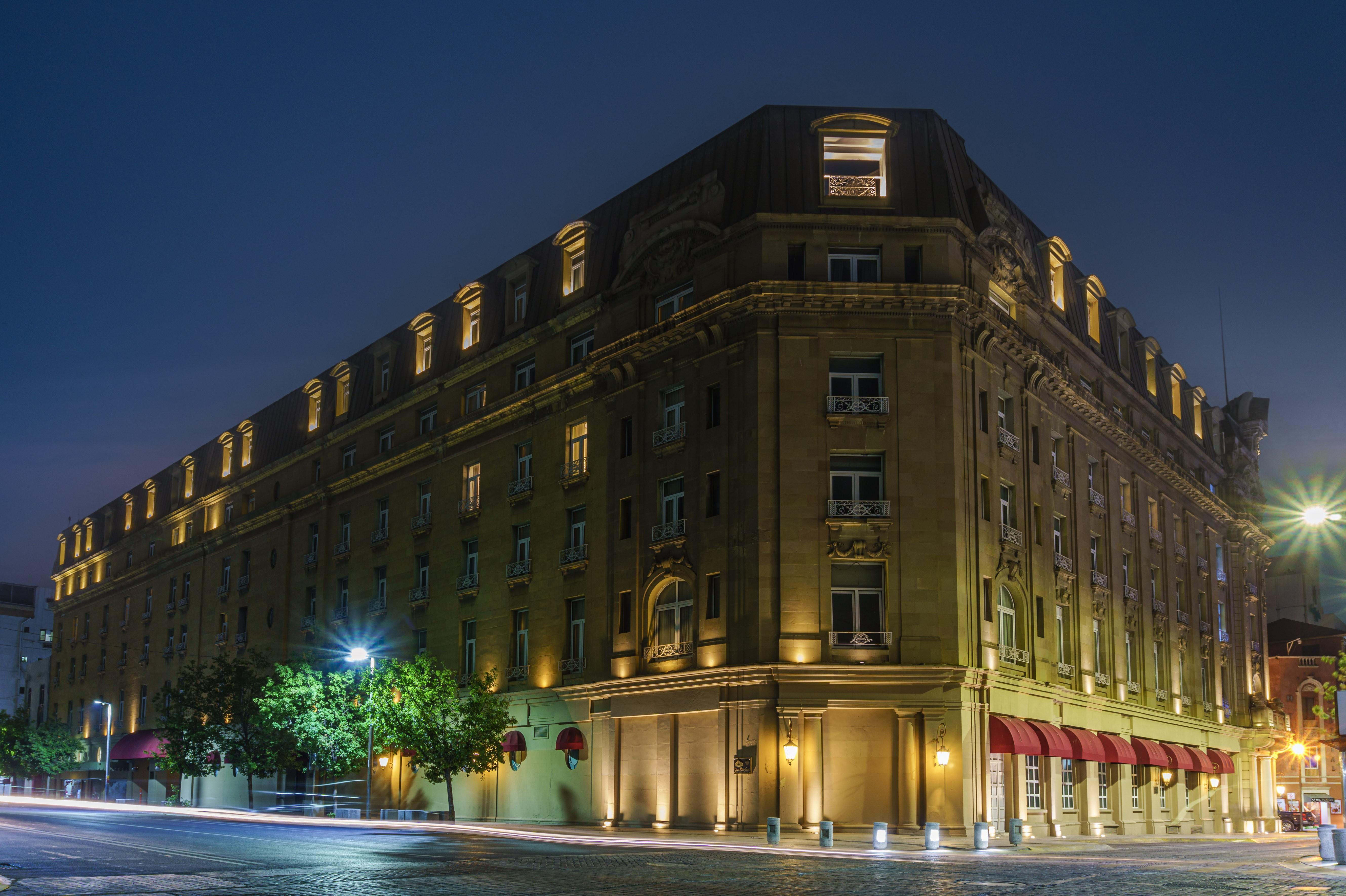 Gamma Monterrey Gran Hotel Ancira ภายนอก รูปภาพ The hotel at night